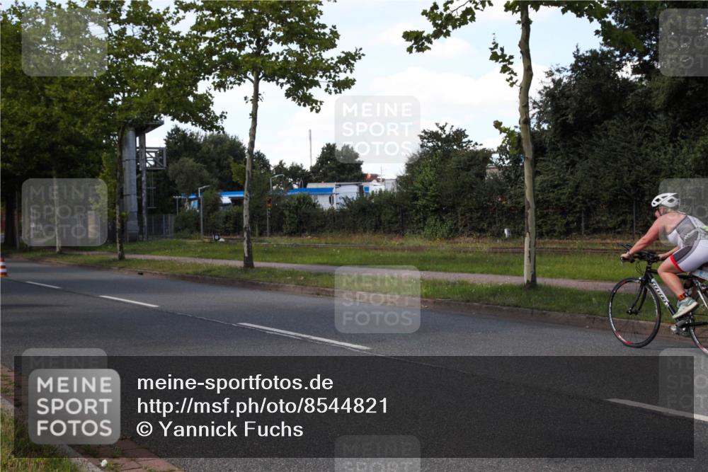 10.08.2025 - GEWOBA Citytriathlon Bremen Yannick Fuchs http://msf.ph/oto/8544821 10.08.2025 14:54:27 Radfahren 194, 206, 316, 324, 370, 387, 393, 440, 454, 475, 489, 507, 514, 518 meine-sportfotos.de
