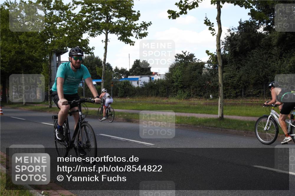 10.08.2025 - GEWOBA Citytriathlon Bremen Yannick Fuchs http://msf.ph/oto/8544822 10.08.2025 14:54:28 Radfahren 194, 206, 316, 324, 355, 370, 387, 393, 440, 454, 475, 489, 507, 514, 518 meine-sportfotos.de
