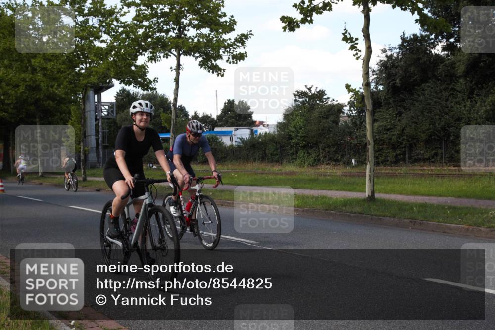 10.08.2025 - GEWOBA Citytriathlon Bremen Yannick Fuchs http://msf.ph/oto/8544825 10.08.2025 14:54:31 Radfahren 194, 206, 316, 324, 355, 370, 387, 393, 440, 454, 475, 489, 507, 514, 518 meine-sportfotos.de