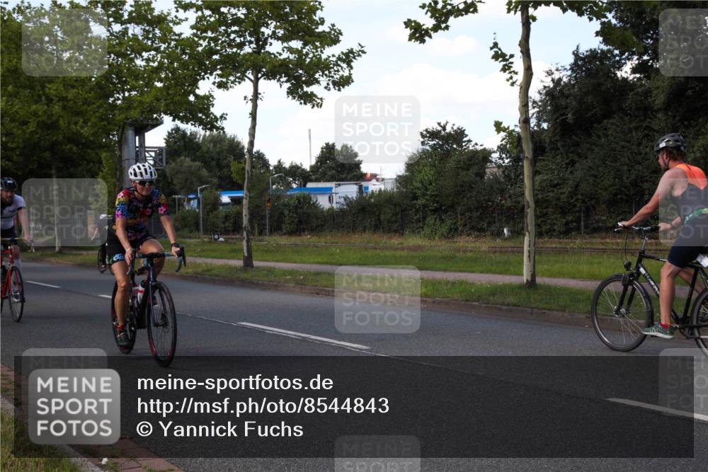 10.08.2025 - GEWOBA Citytriathlon Bremen Yannick Fuchs http://msf.ph/oto/8544843 10.08.2025 14:54:41 Radfahren 194, 316, 355, 370, 387, 393, 440, 489, 507, 514, 518 meine-sportfotos.de