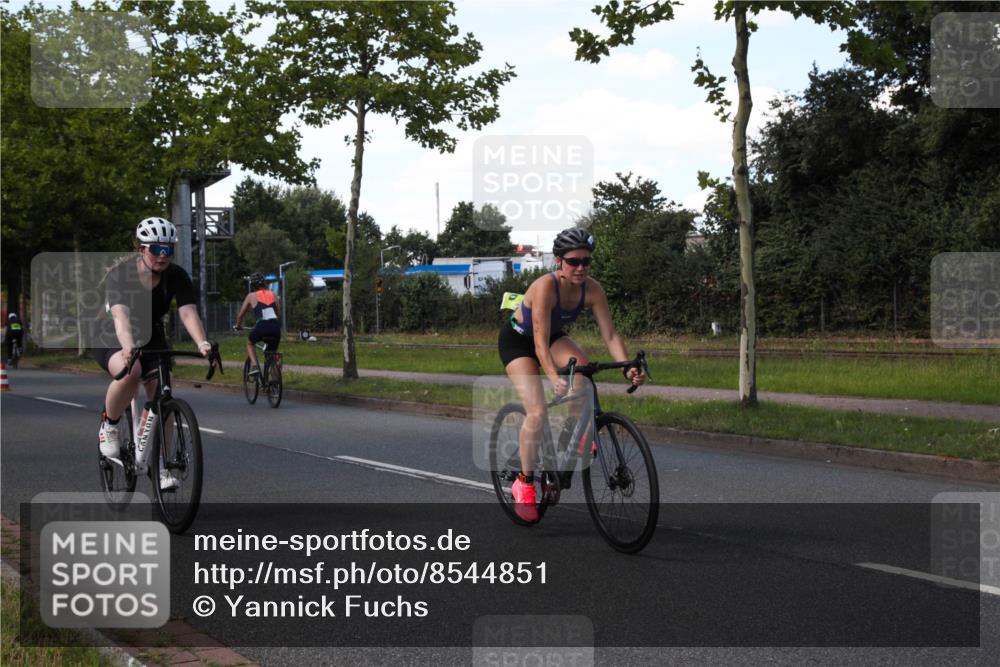 10.08.2025 - GEWOBA Citytriathlon Bremen Yannick Fuchs http://msf.ph/oto/8544851 10.08.2025 14:54:44 Radfahren 194, 316, 355, 370, 440, 489, 507, 514, 518 meine-sportfotos.de