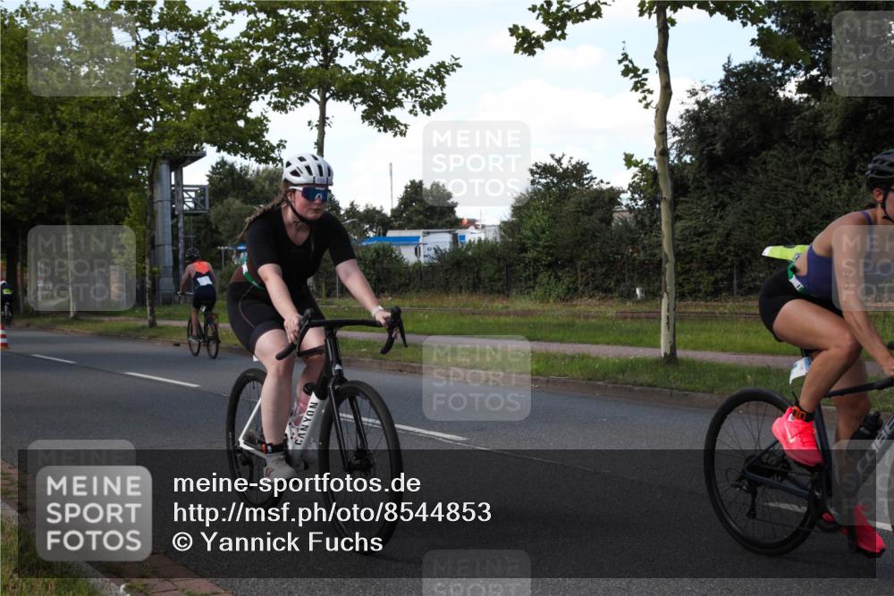 10.08.2025 - GEWOBA Citytriathlon Bremen Yannick Fuchs http://msf.ph/oto/8544853 10.08.2025 14:54:44 Radfahren 194, 316, 355, 370, 440, 489, 507, 514, 518 meine-sportfotos.de