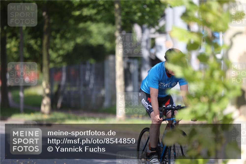 10.08.2025 - GEWOBA Citytriathlon Bremen Yannick Fuchs http://msf.ph/oto/8544859 10.08.2025 11:00:01 Radfahren 47, 141, 197, 201, 227, 417, 482, 498 meine-sportfotos.de
