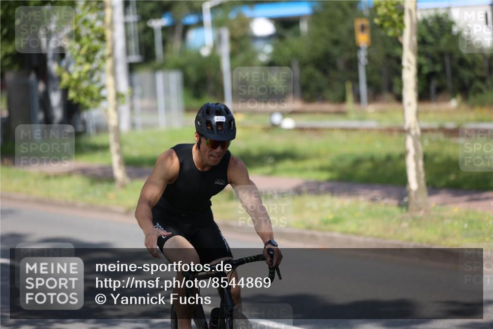 10.08.2025 - GEWOBA Citytriathlon Bremen Yannick Fuchs http://msf.ph/oto/8544869 10.08.2025 11:01:22 Radfahren 37, 87, 410, 440 meine-sportfotos.de
