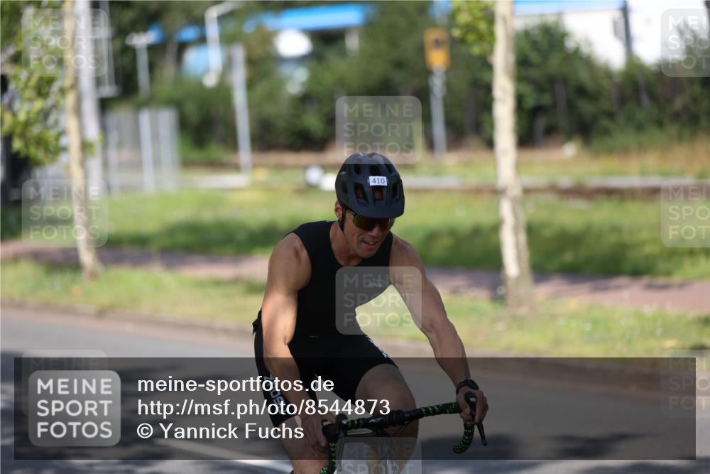 10.08.2025 - GEWOBA Citytriathlon Bremen Yannick Fuchs http://msf.ph/oto/8544873 10.08.2025 11:01:22 Radfahren 37, 87, 410, 440 meine-sportfotos.de