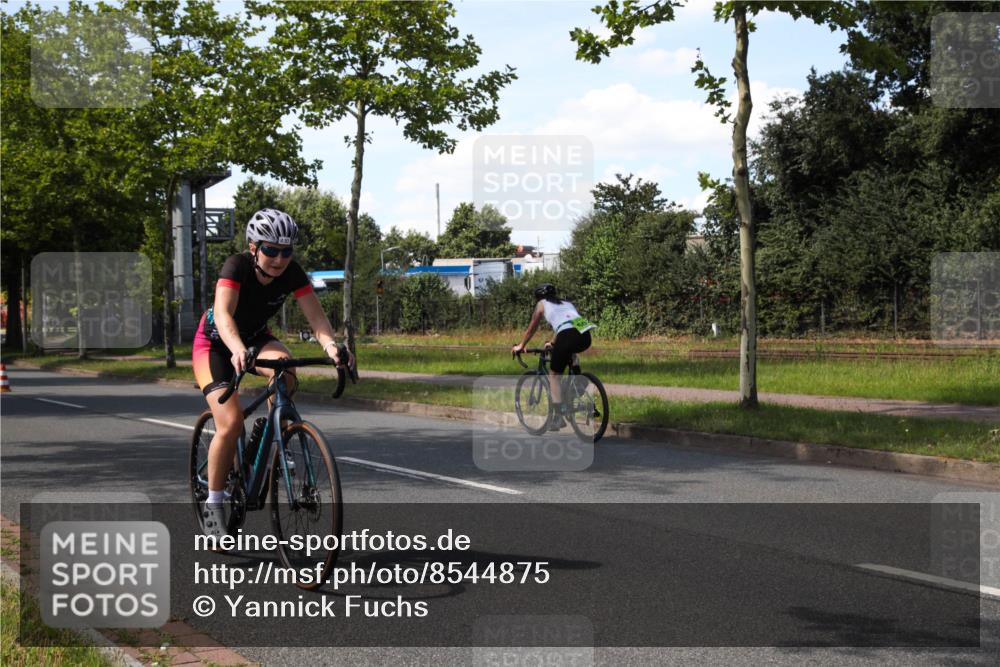 10.08.2025 - GEWOBA Citytriathlon Bremen Yannick Fuchs http://msf.ph/oto/8544875 10.08.2025 14:55:13 Radfahren 284, 357, 375, 424, 430, 443, 450, 451, 511, 524 meine-sportfotos.de