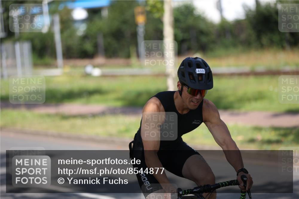 10.08.2025 - GEWOBA Citytriathlon Bremen Yannick Fuchs http://msf.ph/oto/8544877 10.08.2025 11:01:22 Radfahren 37, 87, 410, 440 meine-sportfotos.de