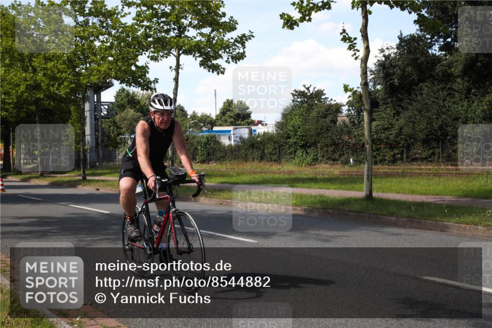 10.08.2025 - GEWOBA Citytriathlon Bremen Yannick Fuchs http://msf.ph/oto/8544882 10.08.2025 14:55:24 Radfahren 284, 424, 443, 465, 511, 530 meine-sportfotos.de