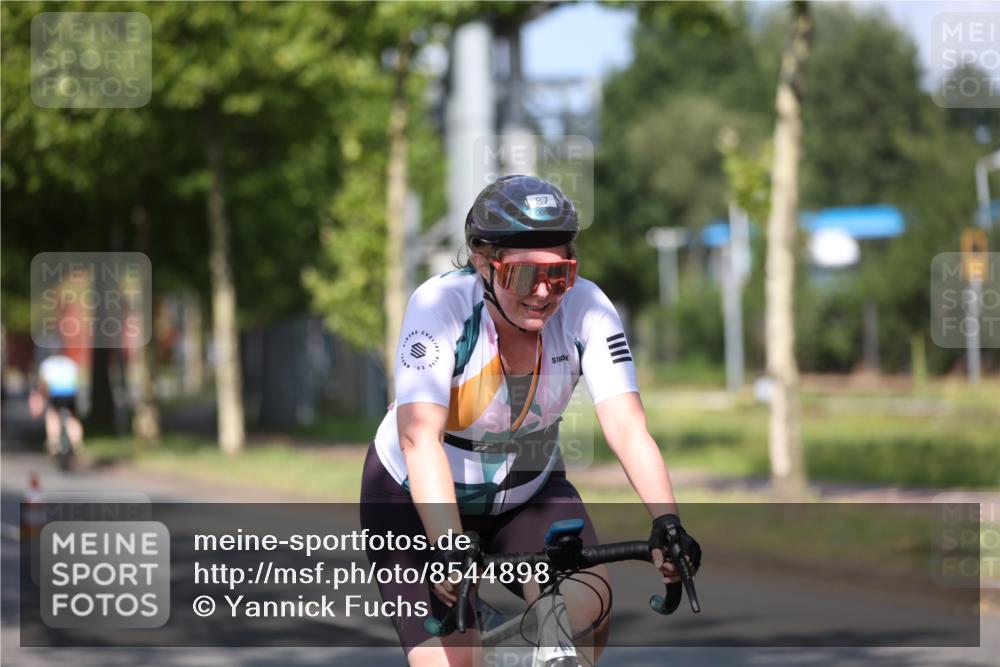 10.08.2025 - GEWOBA Citytriathlon Bremen Yannick Fuchs http://msf.ph/oto/8544898 10.08.2025 11:01:33 Radfahren 37, 87, 199, 410, 440, 481 meine-sportfotos.de