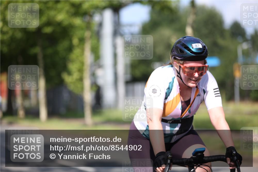 10.08.2025 - GEWOBA Citytriathlon Bremen Yannick Fuchs http://msf.ph/oto/8544902 10.08.2025 11:01:33 Radfahren 37, 87, 199, 410, 440, 481 meine-sportfotos.de