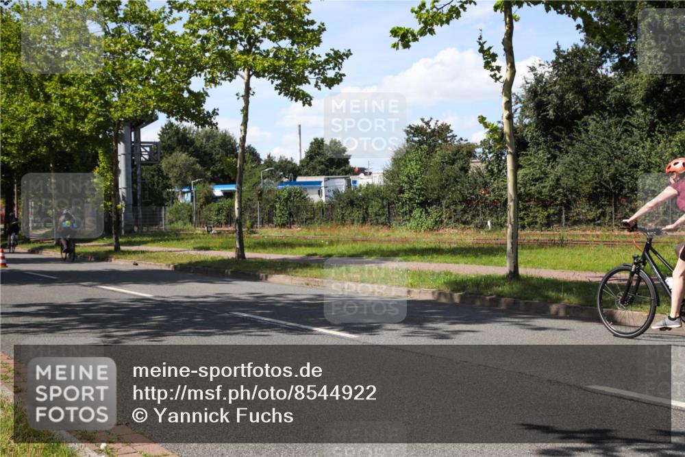 10.08.2025 - GEWOBA Citytriathlon Bremen Yannick Fuchs http://msf.ph/oto/8544922 10.08.2025 14:56:32 Radfahren 392 meine-sportfotos.de