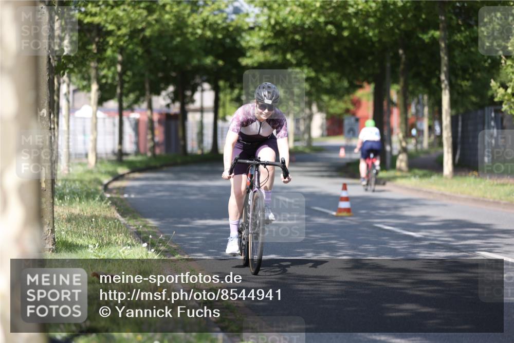 10.08.2025 - GEWOBA Citytriathlon Bremen Yannick Fuchs http://msf.ph/oto/8544941 10.08.2025 11:01:50 Radfahren 89, 199, 481 meine-sportfotos.de