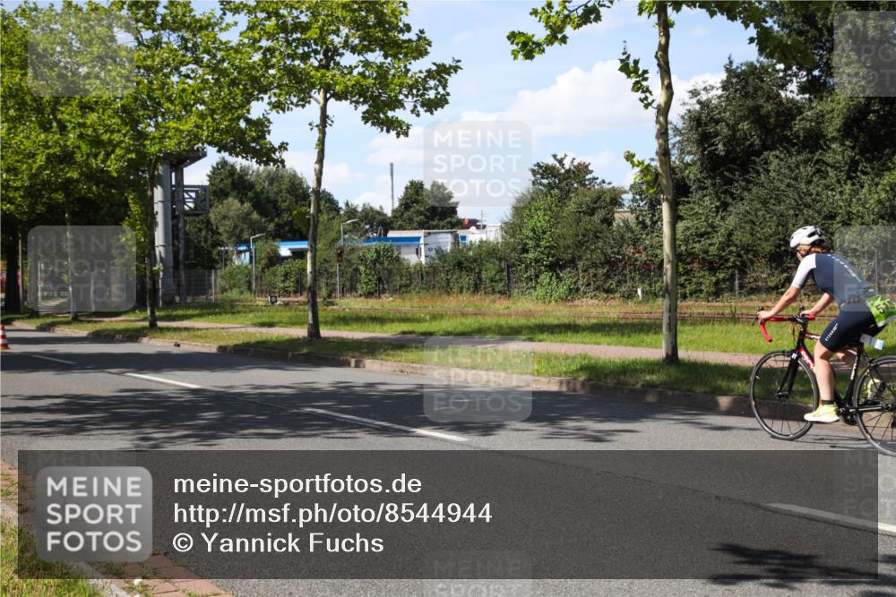 10.08.2025 - GEWOBA Citytriathlon Bremen Yannick Fuchs http://msf.ph/oto/8544944 10.08.2025 14:57:02 Radfahren 299, 388, 414, 435 meine-sportfotos.de