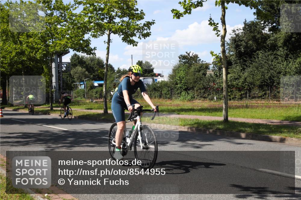 10.08.2025 - GEWOBA Citytriathlon Bremen Yannick Fuchs http://msf.ph/oto/8544955 10.08.2025 14:57:08 Radfahren 388, 414 meine-sportfotos.de