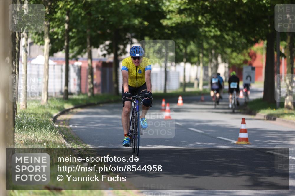 10.08.2025 - GEWOBA Citytriathlon Bremen Yannick Fuchs http://msf.ph/oto/8544958 10.08.2025 11:01:57 Radfahren 89, 199, 481 meine-sportfotos.de