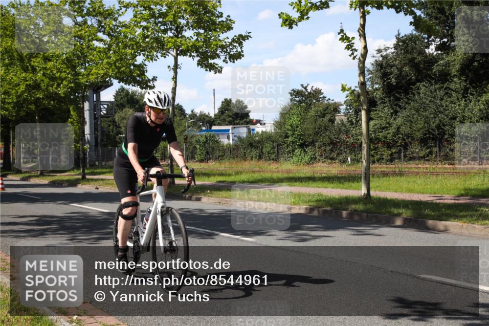 10.08.2025 - GEWOBA Citytriathlon Bremen Yannick Fuchs http://msf.ph/oto/8544961 10.08.2025 14:57:37 Radfahren 340, 398, 413, 420, 437, 452 meine-sportfotos.de