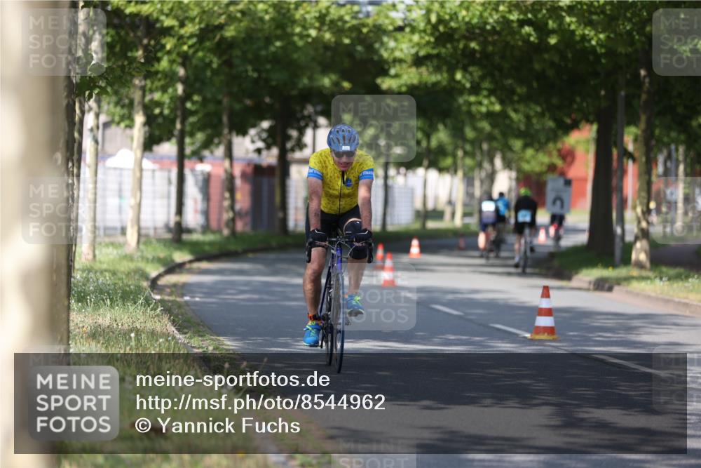10.08.2025 - GEWOBA Citytriathlon Bremen Yannick Fuchs http://msf.ph/oto/8544962 10.08.2025 11:01:57 Radfahren 89, 199, 481 meine-sportfotos.de