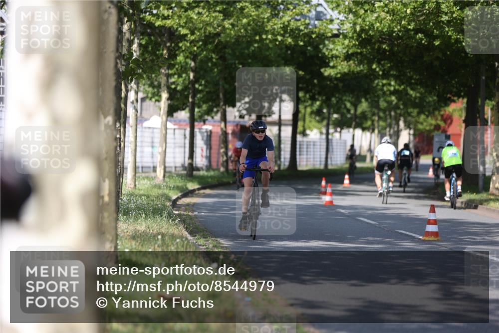 10.08.2025 - GEWOBA Citytriathlon Bremen Yannick Fuchs http://msf.ph/oto/8544979 10.08.2025 11:02:23 Radfahren 61, 195, 237, 484 meine-sportfotos.de