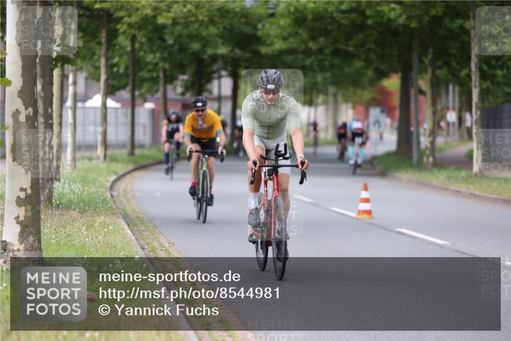 10.08.2025 - GEWOBA Citytriathlon Bremen Yannick Fuchs http://msf.ph/oto/8544981 10.08.2025 12:56:20 Radfahren 555, 567, 589, 662, 678, 721, 764, 784, 814, 844 meine-sportfotos.de