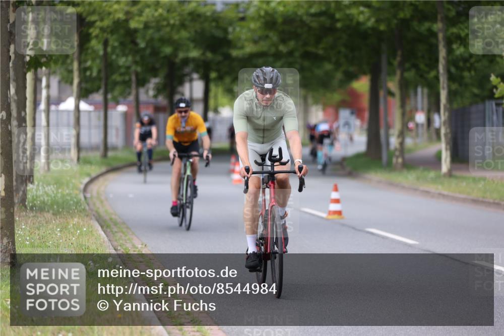 10.08.2025 - GEWOBA Citytriathlon Bremen Yannick Fuchs http://msf.ph/oto/8544984 10.08.2025 12:56:20 Radfahren 555, 567, 589, 662, 678, 721, 764, 784, 814, 844 meine-sportfotos.de