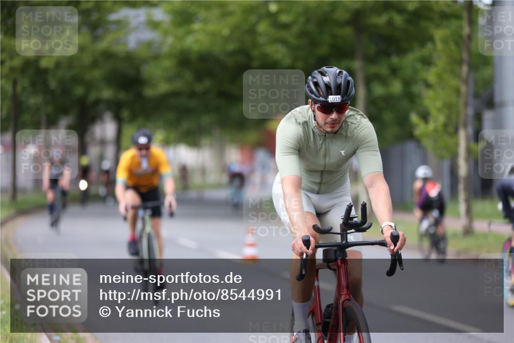 10.08.2025 - GEWOBA Citytriathlon Bremen Yannick Fuchs http://msf.ph/oto/8544991 10.08.2025 12:56:20 Radfahren 555, 567, 589, 662, 678, 721, 764, 784, 814, 844 meine-sportfotos.de
