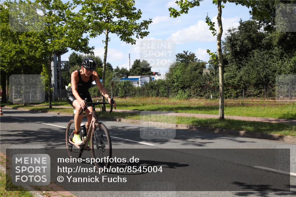 10.08.2025 - GEWOBA Citytriathlon Bremen Yannick Fuchs http://msf.ph/oto/8545004 10.08.2025 14:58:53 Radfahren 319, 521 meine-sportfotos.de