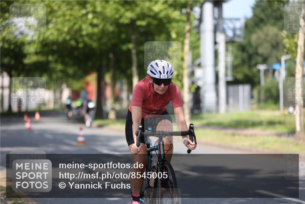 10.08.2025 - GEWOBA Citytriathlon Bremen Yannick Fuchs http://msf.ph/oto/8545005 10.08.2025 11:02:29 Radfahren 61, 195, 237, 484 meine-sportfotos.de