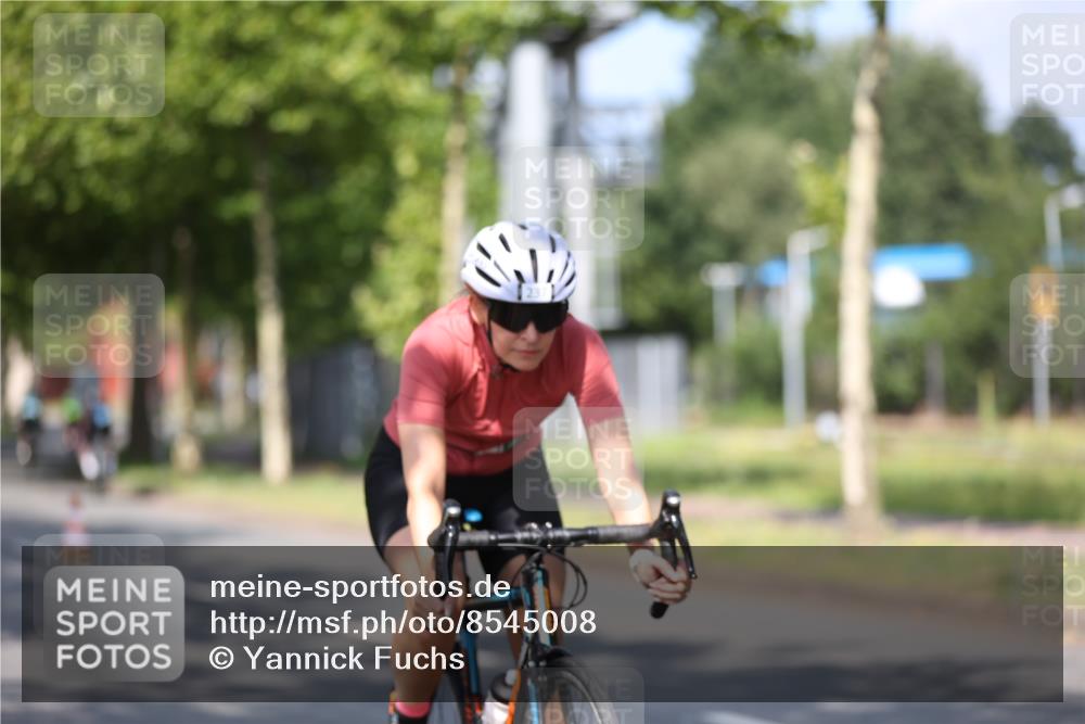 10.08.2025 - GEWOBA Citytriathlon Bremen Yannick Fuchs http://msf.ph/oto/8545008 10.08.2025 11:02:29 Radfahren 61, 195, 237, 484 meine-sportfotos.de