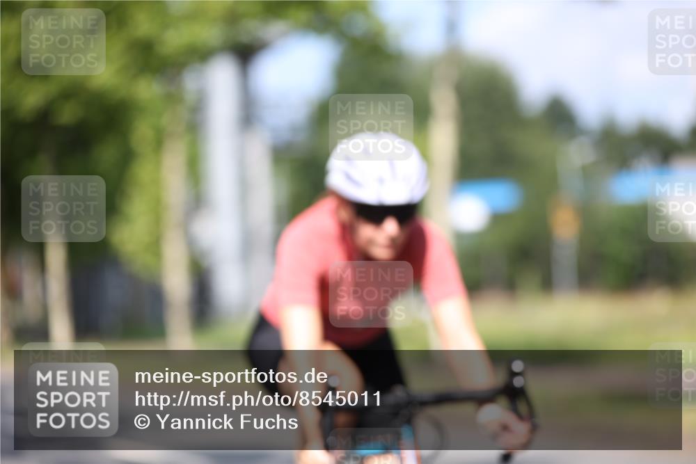10.08.2025 - GEWOBA Citytriathlon Bremen Yannick Fuchs http://msf.ph/oto/8545011 10.08.2025 11:02:29 Radfahren 61, 195, 237, 484 meine-sportfotos.de