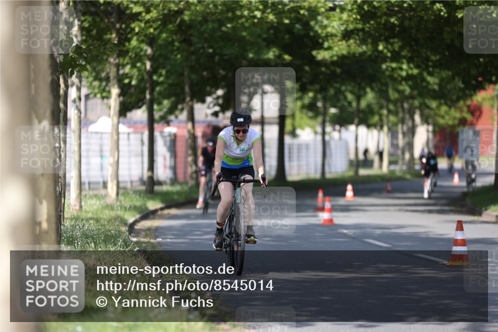 10.08.2025 - GEWOBA Citytriathlon Bremen Yannick Fuchs http://msf.ph/oto/8545014 10.08.2025 11:02:32 Radfahren 61, 195, 237, 484 meine-sportfotos.de