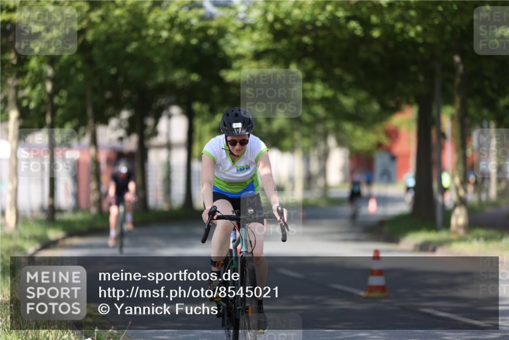 10.08.2025 - GEWOBA Citytriathlon Bremen Yannick Fuchs http://msf.ph/oto/8545021 10.08.2025 11:02:33 Radfahren 61, 195, 237, 484 meine-sportfotos.de