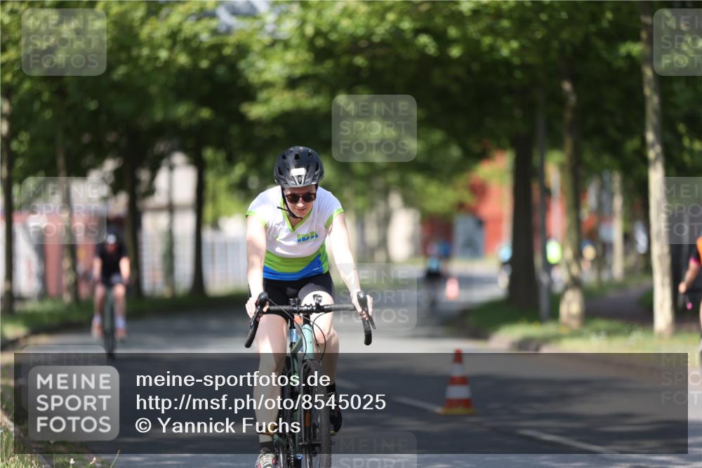 10.08.2025 - GEWOBA Citytriathlon Bremen Yannick Fuchs http://msf.ph/oto/8545025 10.08.2025 11:02:33 Radfahren 61, 195, 237, 484 meine-sportfotos.de