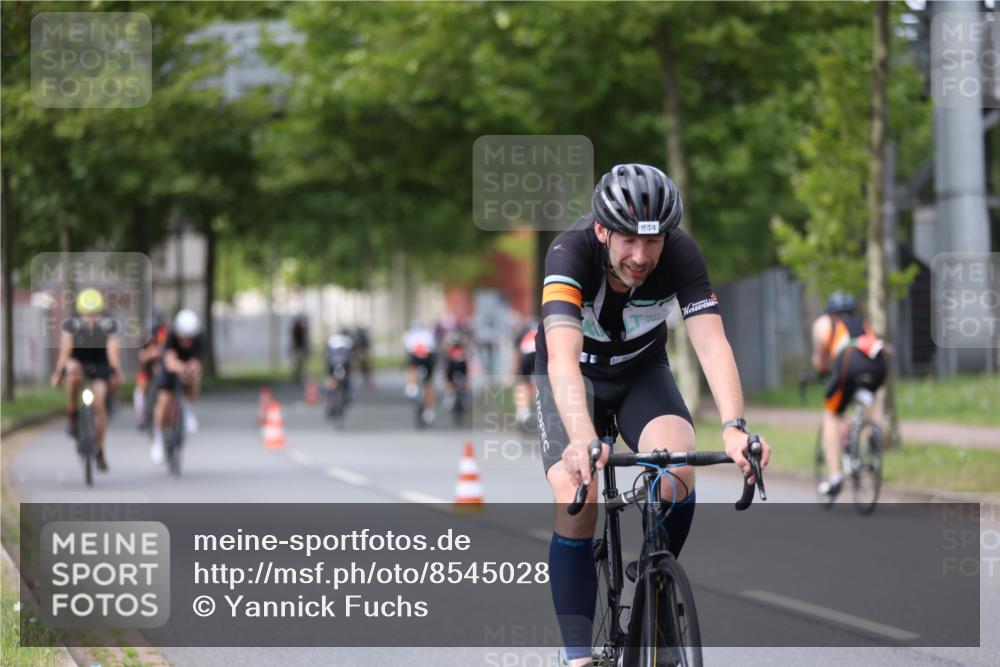 10.08.2025 - GEWOBA Citytriathlon Bremen Yannick Fuchs http://msf.ph/oto/8545028 10.08.2025 12:56:24 Radfahren 555, 567, 589, 662, 678, 721, 737, 764, 814, 831, 844 meine-sportfotos.de