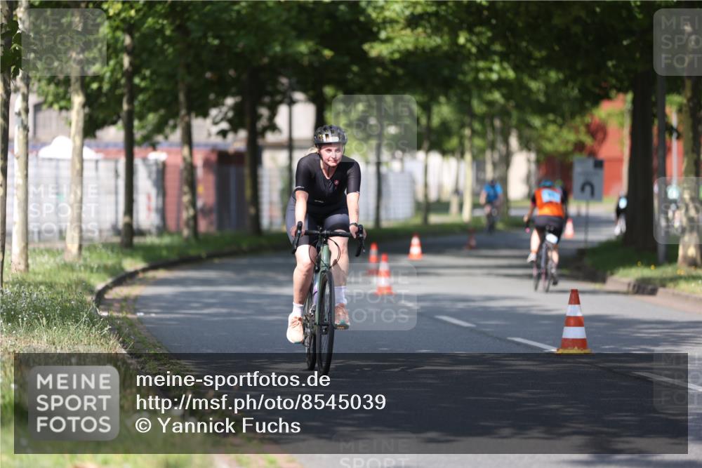 10.08.2025 - GEWOBA Citytriathlon Bremen Yannick Fuchs http://msf.ph/oto/8545039 10.08.2025 11:02:36 Radfahren 23, 53, 61, 135, 237, 484 meine-sportfotos.de