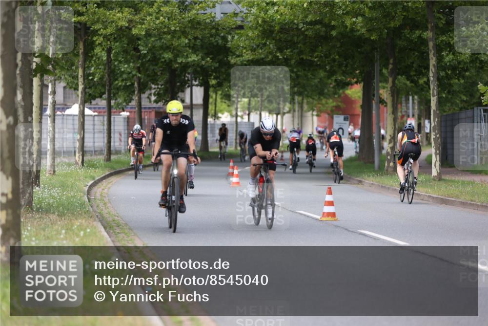 10.08.2025 - GEWOBA Citytriathlon Bremen Yannick Fuchs http://msf.ph/oto/8545040 10.08.2025 12:56:25 Radfahren 555, 567, 589, 678, 706, 721, 737, 764, 772, 782, 814, 831, 844 meine-sportfotos.de