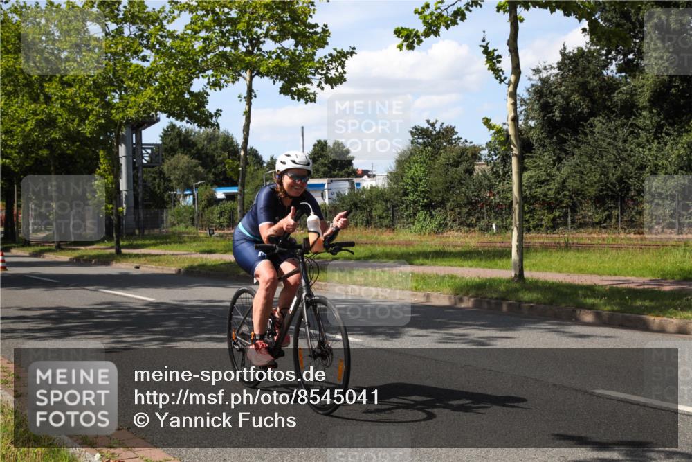 10.08.2025 - GEWOBA Citytriathlon Bremen Yannick Fuchs http://msf.ph/oto/8545041 10.08.2025 15:03:11 Radfahren 529 meine-sportfotos.de