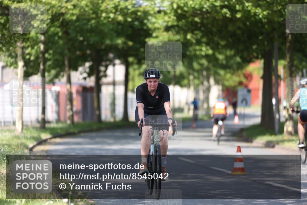 10.08.2025 - GEWOBA Citytriathlon Bremen Yannick Fuchs http://msf.ph/oto/8545042 10.08.2025 11:02:36 Radfahren 23, 53, 61, 135, 237, 484 meine-sportfotos.de