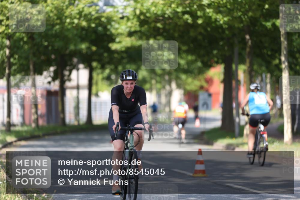 10.08.2025 - GEWOBA Citytriathlon Bremen Yannick Fuchs http://msf.ph/oto/8545045 10.08.2025 11:02:37 Radfahren 23, 53, 61, 135, 223, 237, 484 meine-sportfotos.de
