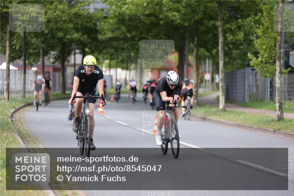 10.08.2025 - GEWOBA Citytriathlon Bremen Yannick Fuchs http://msf.ph/oto/8545047 10.08.2025 12:56:25 Radfahren 555, 567, 589, 678, 706, 721, 737, 764, 772, 782, 814, 831, 844 meine-sportfotos.de