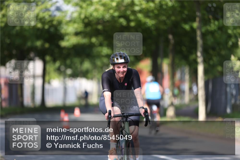 10.08.2025 - GEWOBA Citytriathlon Bremen Yannick Fuchs http://msf.ph/oto/8545049 10.08.2025 11:02:37 Radfahren 23, 53, 61, 135, 223, 237, 484 meine-sportfotos.de