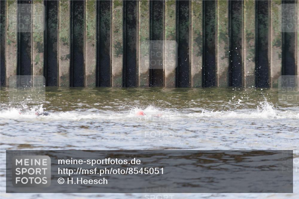 10.08.2025 - GEWOBA Citytriathlon Bremen H.Heesch http://msf.ph/oto/8545051 10.08.2025 10:04:36 Schwimmen  meine-sportfotos.de