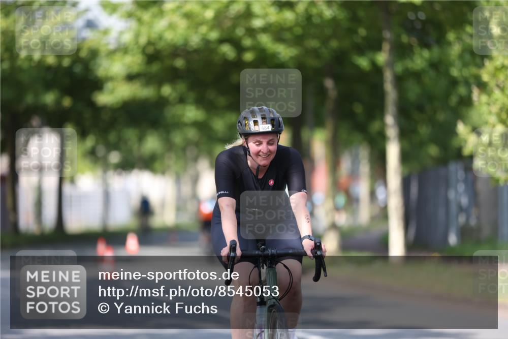 10.08.2025 - GEWOBA Citytriathlon Bremen Yannick Fuchs http://msf.ph/oto/8545053 10.08.2025 11:02:37 Radfahren 23, 53, 61, 135, 223, 237, 484 meine-sportfotos.de