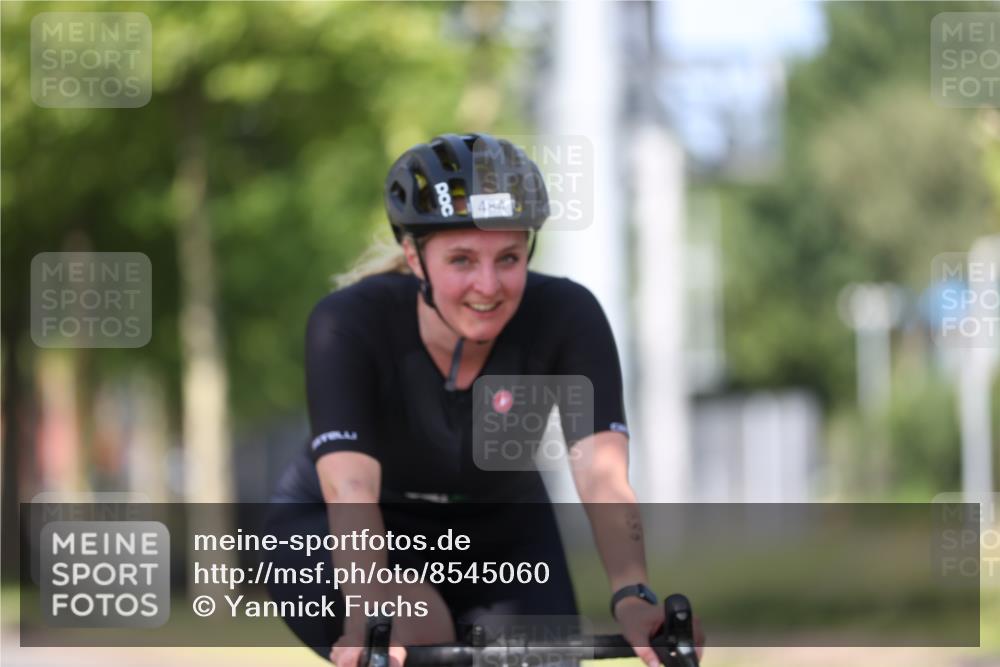 10.08.2025 - GEWOBA Citytriathlon Bremen Yannick Fuchs http://msf.ph/oto/8545060 10.08.2025 11:02:38 Radfahren 23, 53, 61, 135, 223, 237, 484 meine-sportfotos.de