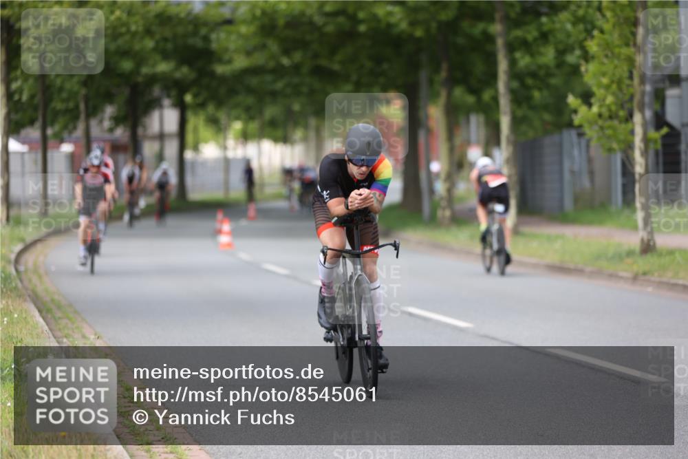 10.08.2025 - GEWOBA Citytriathlon Bremen Yannick Fuchs http://msf.ph/oto/8545061 10.08.2025 12:56:27 Radfahren 555, 567, 589, 678, 706, 721, 737, 749, 764, 772, 782, 814, 831, 844 meine-sportfotos.de