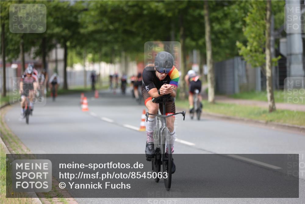 10.08.2025 - GEWOBA Citytriathlon Bremen Yannick Fuchs http://msf.ph/oto/8545063 10.08.2025 12:56:27 Radfahren 555, 567, 589, 678, 706, 721, 737, 749, 764, 772, 782, 814, 831, 844 meine-sportfotos.de
