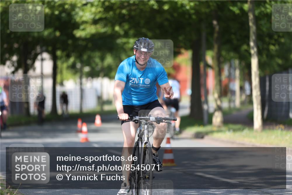 10.08.2025 - GEWOBA Citytriathlon Bremen Yannick Fuchs http://msf.ph/oto/8545071 10.08.2025 11:02:46 Radfahren 23, 53, 135, 223, 484 meine-sportfotos.de