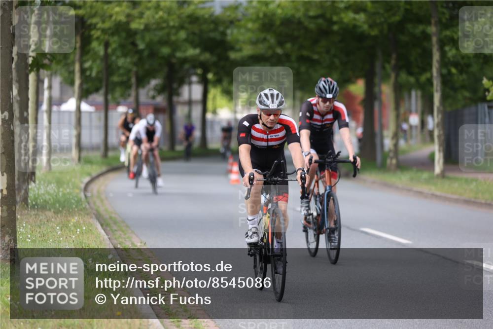 10.08.2025 - GEWOBA Citytriathlon Bremen Yannick Fuchs http://msf.ph/oto/8545086 10.08.2025 12:56:29 Radfahren 555, 567, 678, 706, 721, 737, 749, 764, 772, 782, 814, 831, 844 meine-sportfotos.de