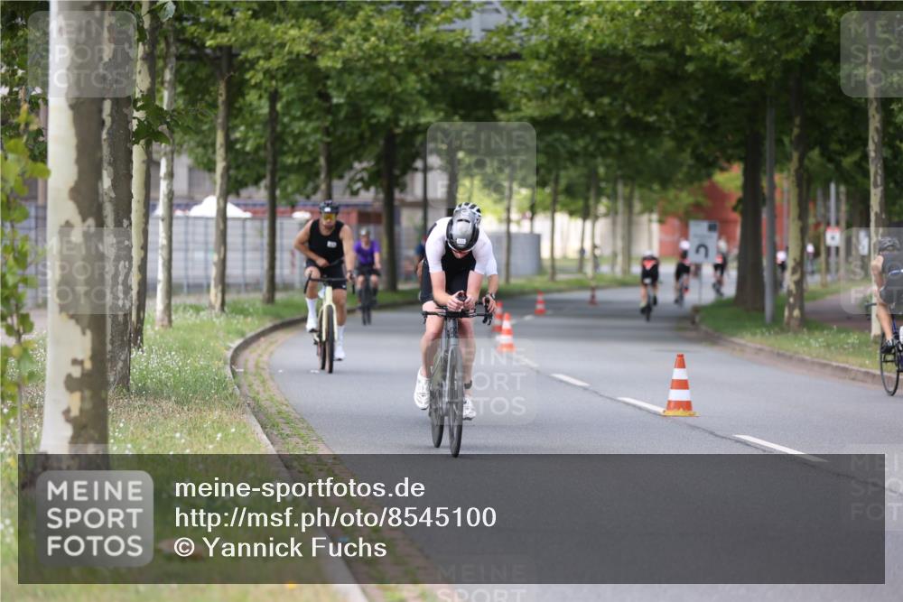 10.08.2025 - GEWOBA Citytriathlon Bremen Yannick Fuchs http://msf.ph/oto/8545100 10.08.2025 12:56:31 Radfahren 555, 567, 678, 706, 721, 737, 749, 764, 772, 782, 814, 831, 844 meine-sportfotos.de