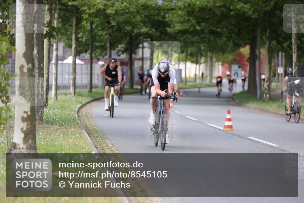 10.08.2025 - GEWOBA Citytriathlon Bremen Yannick Fuchs http://msf.ph/oto/8545105 10.08.2025 12:56:31 Radfahren 555, 567, 678, 706, 721, 737, 749, 764, 772, 782, 814, 831, 844 meine-sportfotos.de