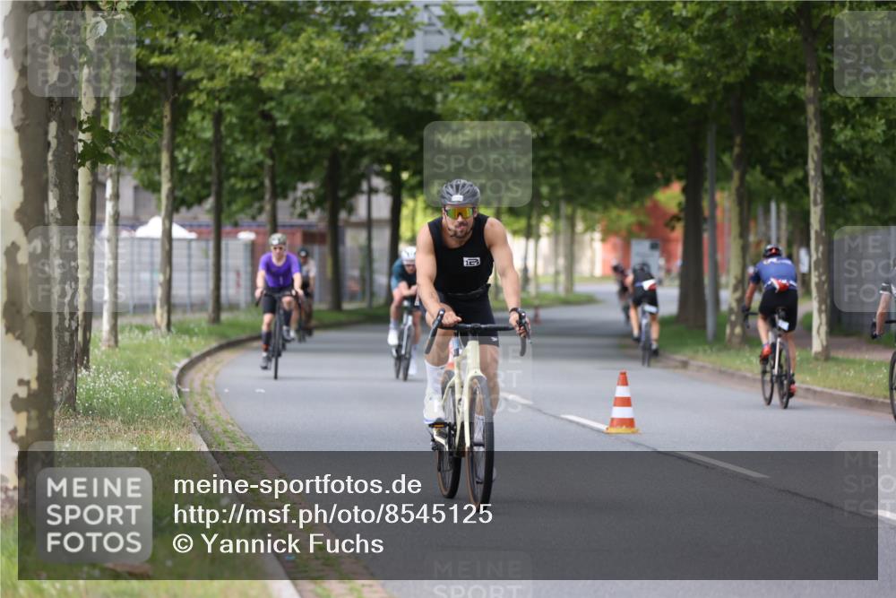 10.08.2025 - GEWOBA Citytriathlon Bremen Yannick Fuchs http://msf.ph/oto/8545125 10.08.2025 12:56:33 Radfahren 555, 567, 678, 706, 721, 737, 749, 764, 772, 782, 814, 831, 844 meine-sportfotos.de